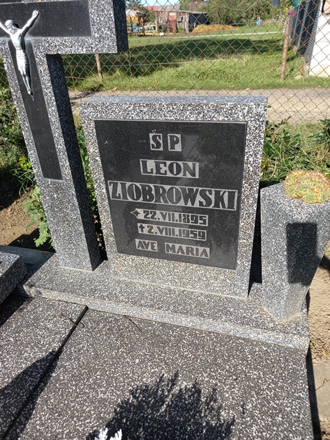 Grób Leon Ziobrowski 